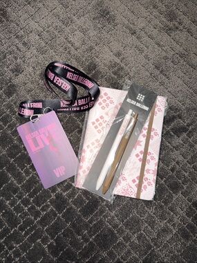 Kelsea Ballerini VIP Lanyard + Pen & Notebook Set - Pink